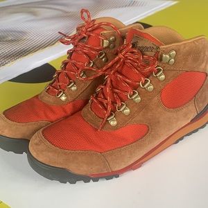 Danner Classic “Jag Hiking Boots” Size US W 9.5 /40.5 EU Monk’s Robe Bossa Nova